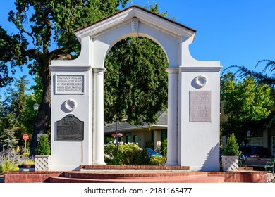 Saratoga Historical Arch With A California Historical Landmark Plaque - Saratoga , California, USA - 2022