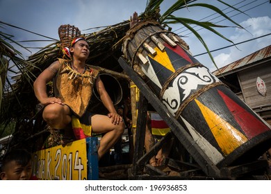 SARAWAK, MALAYSIA: JUNE 1, 2014: Musicians From The Bidayuh Tribe, An Indigenous Native People Of Borneo Plays The Drums In A Street Parade Celebrating Thanksgiving Day, Known As The Gawai Festival.