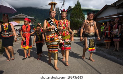 SARAWAK, MALAYSIA: JUNE 1, 2014: People Of The Bidayuh Tribe, An Indigenous Native People Of Borneo, In Traditional Costumes, Take Part In A Street Parade To Celebrate The Gawai Dayak Festival.