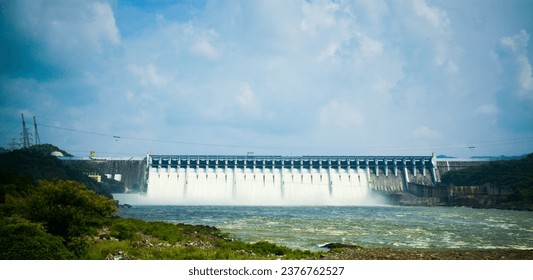 Sardar Sarovar Dam, overflowing pictures, with river narmada
