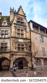 Sarlat, France - 01/02/2019: 
Medieval Village Full Of Picturesque Alleys And Monuments. View Of The Birthplace Of Étienne De La Boétie, French Philosopher And Writer Of The Sixteenth Century.