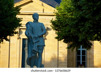 Sarlat-la-Caneda,France-06 12 2014: Statue Of The Writer Étienne De La Boétie (1530–1563) Located In Front Of The Courthouse Of Sarlat-la-Caneda, In The Dordogne Department In Southwestern France.