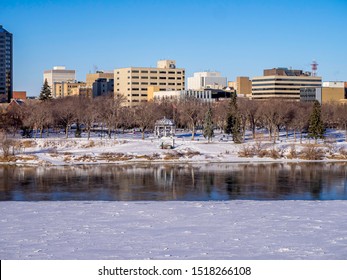 Saskatchewan River Valley Saskatoon Skyline On Stock Photo 1518266108 ...