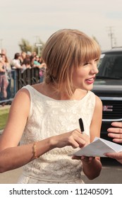 SASKATOON, CANADA - SEPT 9:  Taylor Swift At The 2012 Canadian Country Music Association Awards At Credit Union Centre On September 9, 2012 In Saskatoon, Canada