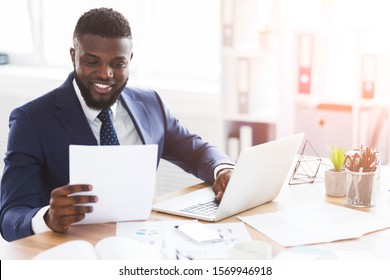 32,179 Business black man holding paper Images, Stock Photos & Vectors ...