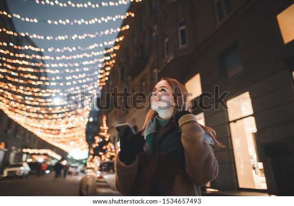 Excellent girl uses her fingers for satisfaction