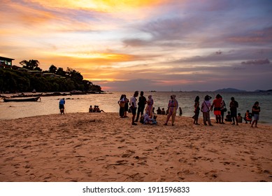 SATUN, THAILAND - DECEMBER, 31 2020: Many People Look Forward To The Sunset On The Final Day Of 2020 On Lipe Island, Satun, Thailand.