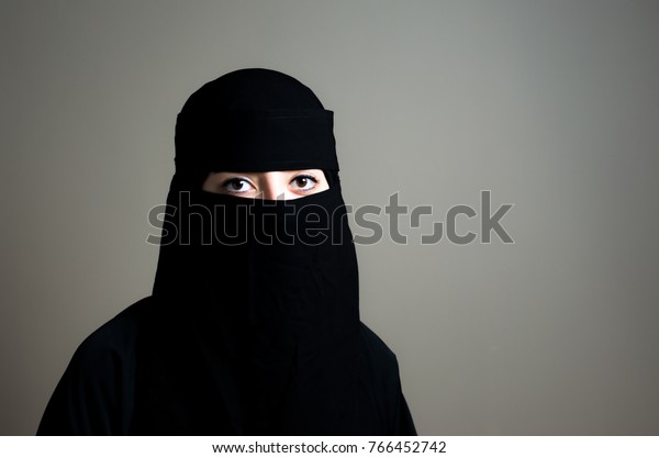 Saudi Arabian Woman Portrait Stock Photo 766452742 | Shutterstock