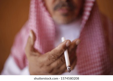 Saudi Man Smoking A Cigaret 