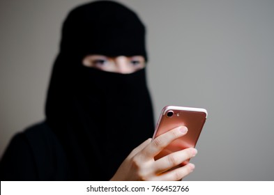 Saudi Woman Portrait Using Mobile