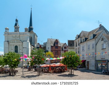 Saumur, Pays De La Loire, France - July 1, 2018: Busy Square Place Saint-Pierre In Saumur With People Dinning At Outdoor Restaurant Seating Areas