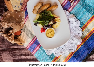 sausages with mashed potatoes with serving