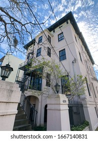 SAVANNAH, GA - MARCH, 2020: Exterior Views Of The Houses Along Savannah's Historic District, With Oak Tree Lined Streets This Area Is Charming During The Day But Said To Be Haunted At Night