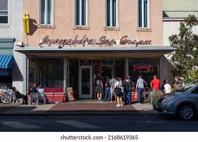 Savannah, Georgia USA - February 22 2022: The Exterior Of Leopold's Ice Cream With A Line Of People In The Historic District Of Savannah Georgia