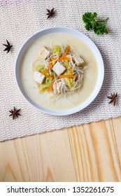 Sayur Tahu Tauge, An Indonesian Traditional Food Made Of Tofu, Bean Sprouts, Shredded Carrot, And Coconut Milk Gravy