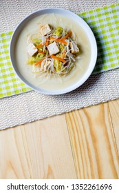 Sayur Tahu Tauge, An Indonesian Traditional Food Made Of Tofu, Bean Sprouts, Shredded Carrot, And Coconut Milk Gravy