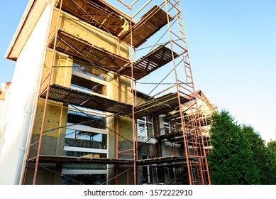 Scaffolding Around Building Renovating Facade Stock Photo 1572222910 ...