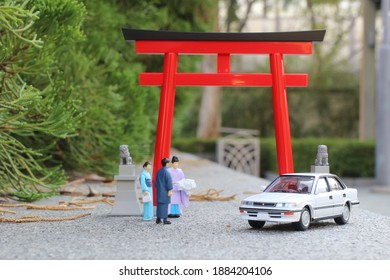 The Scale Of Figure Kannushi Man With Torii Gate