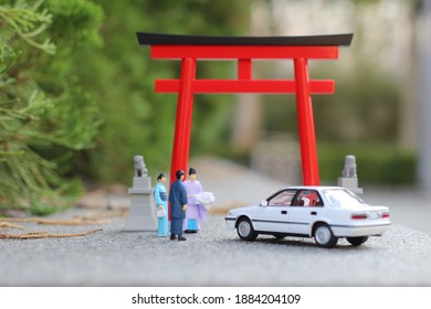 The Scale Of Figure Kannushi Man With Torii Gate