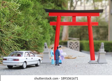 The Scale Of Figure Kannushi Man With Torii Gate