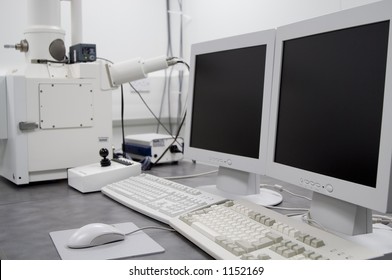 Scanning Electron Microscope (SEM) machine in cleanroom