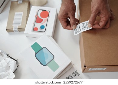 Escaneando el código QR en la caja de envío en Espacio de trabajo