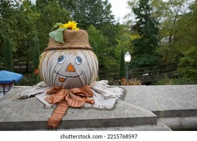 Scare Crow Head On A Ledge