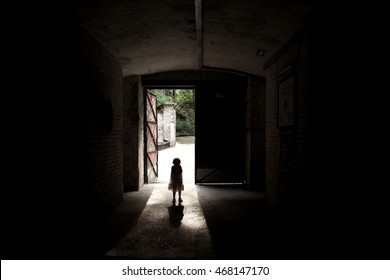 8,662 Frightened little girl Images, Stock Photos & Vectors | Shutterstock