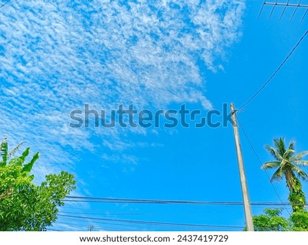 Scattered clouds in the sky 