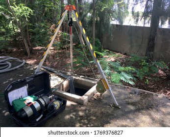 SCBA System And Tripod Confined Space. Working Concepts For Safety First.