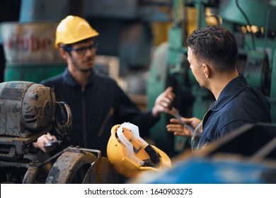 Scene Shot Of 2 Industrial Workers Arguing Planning, The Procedure Of Work In The Factory With Selective Focus, Concept Industrial Workers Process, Manufacturing Operation, Working Confliction.