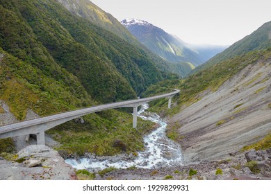 Scenery around Arthurs Pass in the South Alps of New Zealand