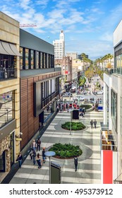 Scenery Of The Beautiful Shopping District In Santa Monica