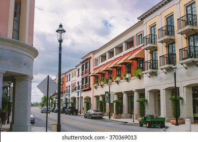 Scenery of the shopping street in West Palm Beach, Florida