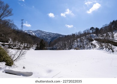 Scenery of snow climbing Mt. Iozen and Mt. Shirahage in Kanazawa City, Ishikawa Prefecture, Japan. 石川県金沢市にある医王山、白兀山を雪山登山している風景 