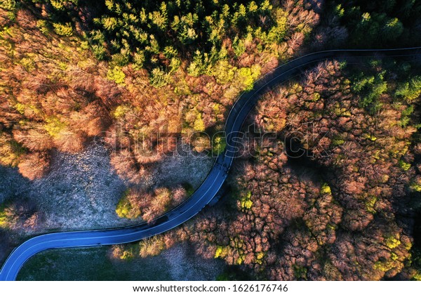 Scenic curvy road seen from a drone
in autumn. road view from above. Emilia Romagna,
Italy