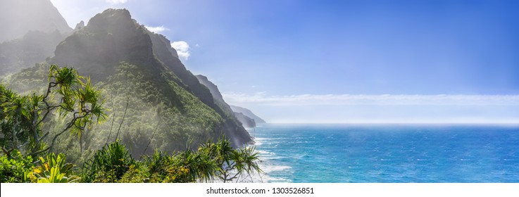 Scenic ocean paradise panorama, Na Pali Coast State Park on the island Kauai, Hawaii
