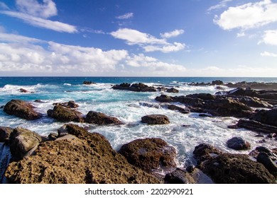 Scenic Pacific Ocean Water Hitting The Reef