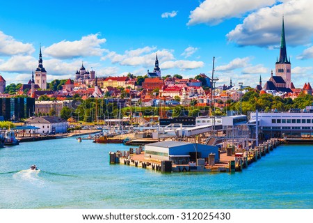 Scenic summer view of the Old Town and sea port harbor in Tallinn, Estonia 商業照片 © 