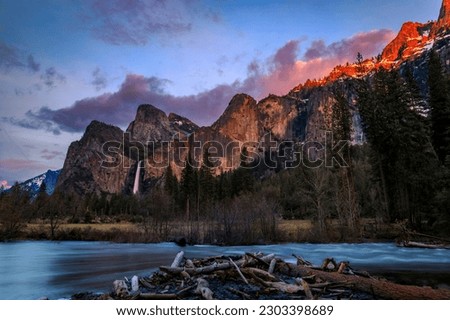 Scenic sunset view of the famous Yosemite Valley in the Yosemite National Park, Sierra Nevada mountain range in California, USA