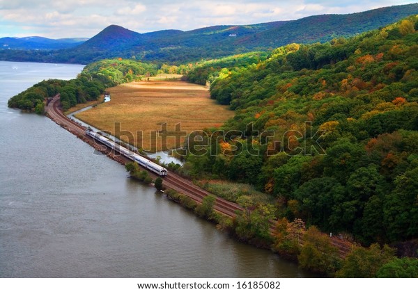 Scenic\
view of commuter rail line along the Hudson\
RIver.
