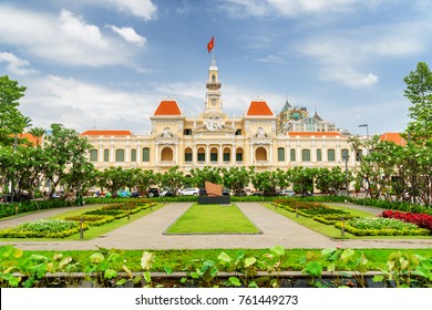 Panoramablick auf das Ho Chi Minh Rathaus in Vietnam. Ho Chi Minh City ist ein beliebtes Touristenziel Asiens.