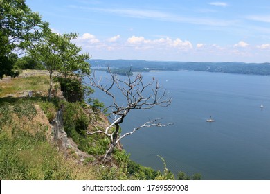 Scenic View Of The Hudson River At Hook Mountain State Park In Upper Nyack, New York