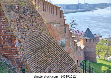 Scenic View Of Old Wall Of Kremlin In Historic Center Of Nizhniy Novgorod. Beautiful Sunny Summer Look Of Wall With Towers Of Red Bricks In Ancient Touristic City In Russian Federation