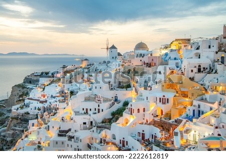 Scenic view of traditional cycladic white houses and blue domes in Oia village, Santorini island, Greece Imagine de stoc © 