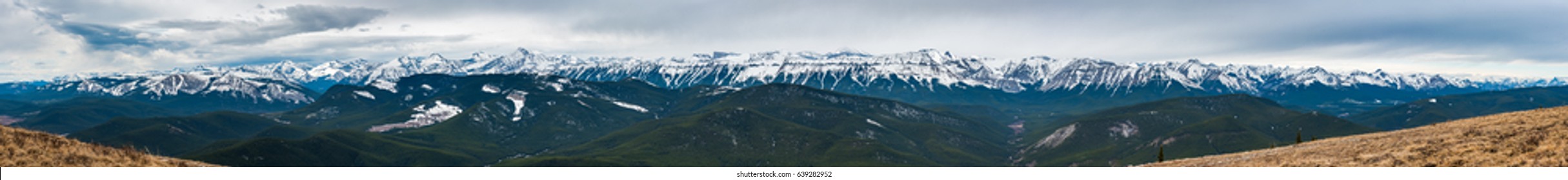 Scenic Views Eastern Slopes Canadian Rocky Stock Photo 639282952 ...