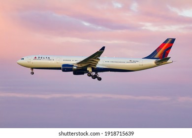 Schiphol, Amsterdam, The Netherlands, 10-01-2017 , Delta Airlines Airbus A330-302 is approaching the polderbaan in the early morning