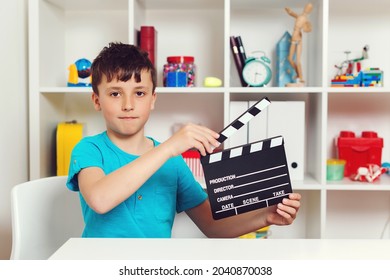 927 Cinema kids school Images, Stock Photos & Vectors | Shutterstock