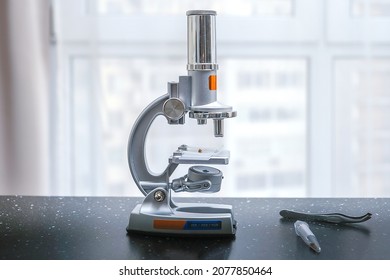 School Microscope For Children Teaching, Observation And Research 