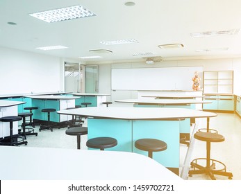School  Science Lab Classroommblur Background